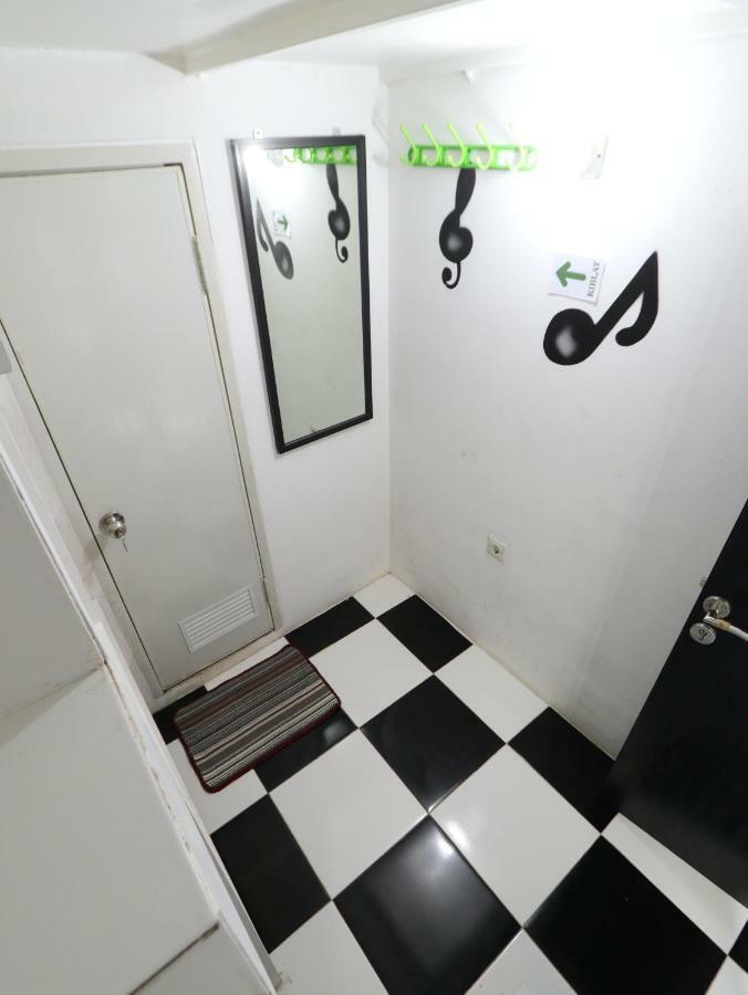 Kamar Keluarga Duri Kosambi Jakarta Exterior photo